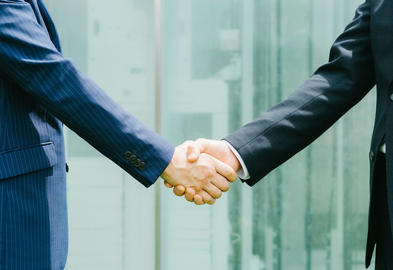 円滑な事業承継で、大切な会社と想いを次世代へつなぎます。